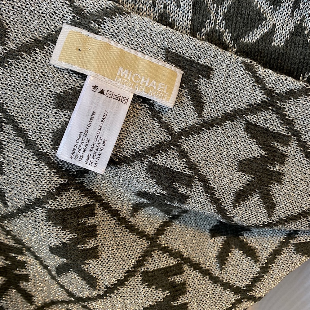Two-Tone Scarf - Picture 2 of 2